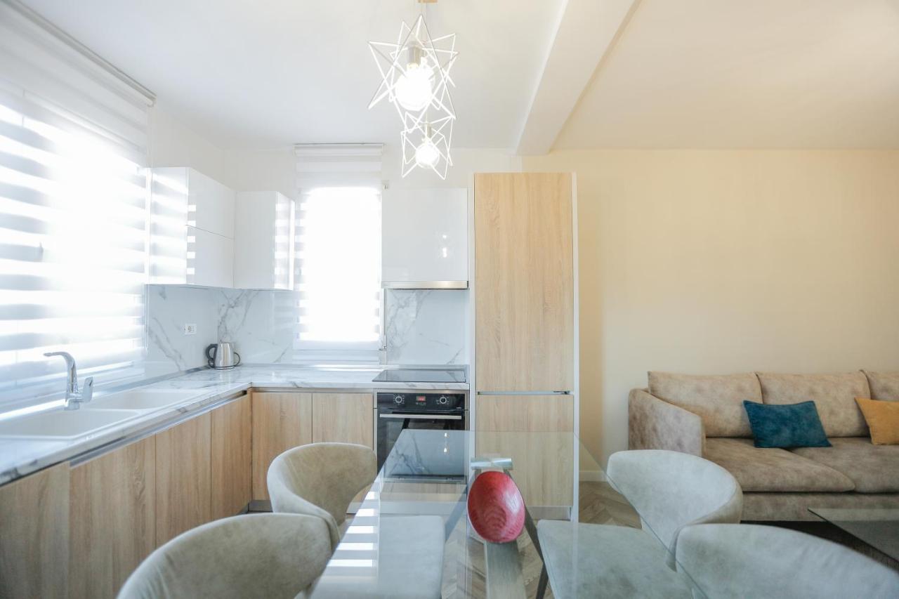 Miku Apartments-Luxury City View At Wilson Square Тирана Экстерьер фото