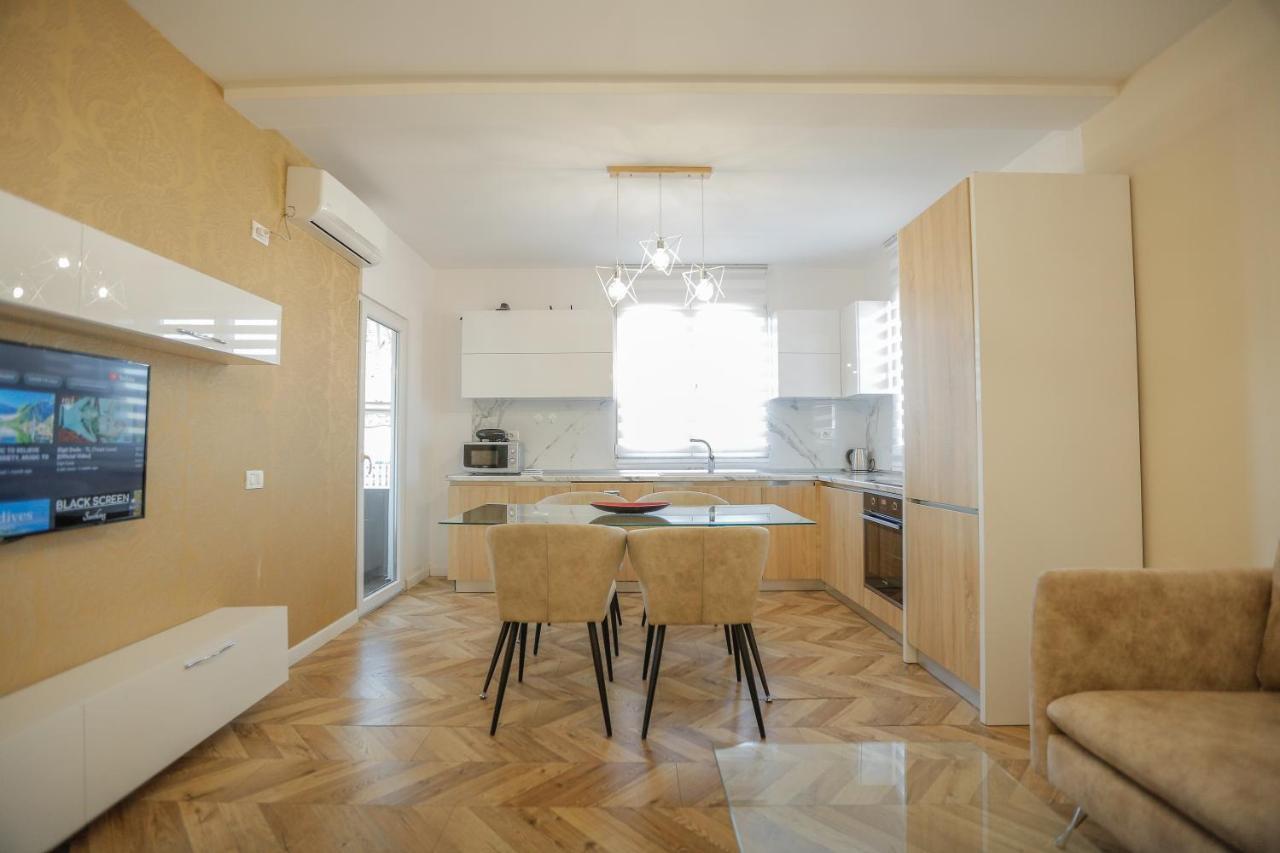 Miku Apartments-Luxury City View At Wilson Square Тирана Экстерьер фото