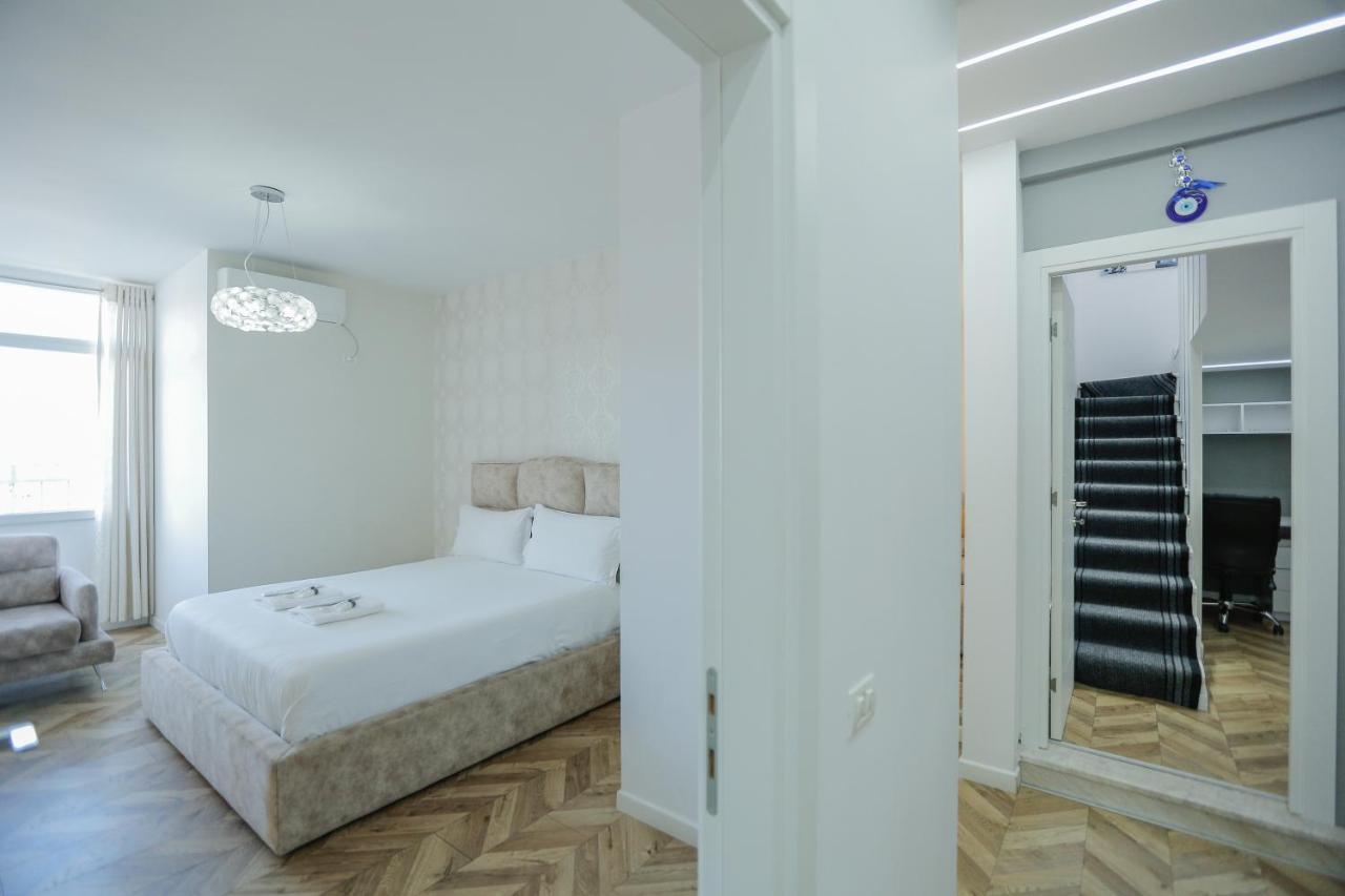 Miku Apartments-Luxury City View At Wilson Square Тирана Экстерьер фото