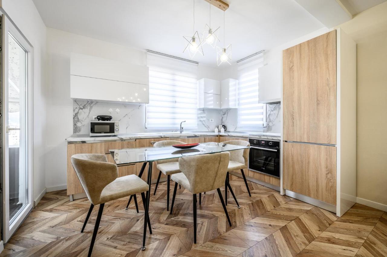Miku Apartments-Luxury City View At Wilson Square Тирана Экстерьер фото