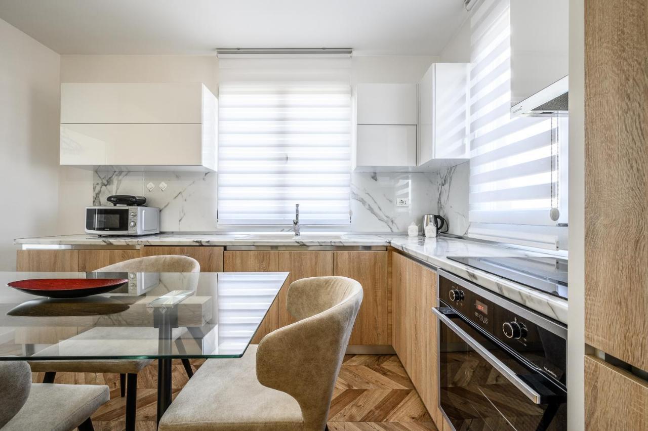 Miku Apartments-Luxury City View At Wilson Square Тирана Экстерьер фото