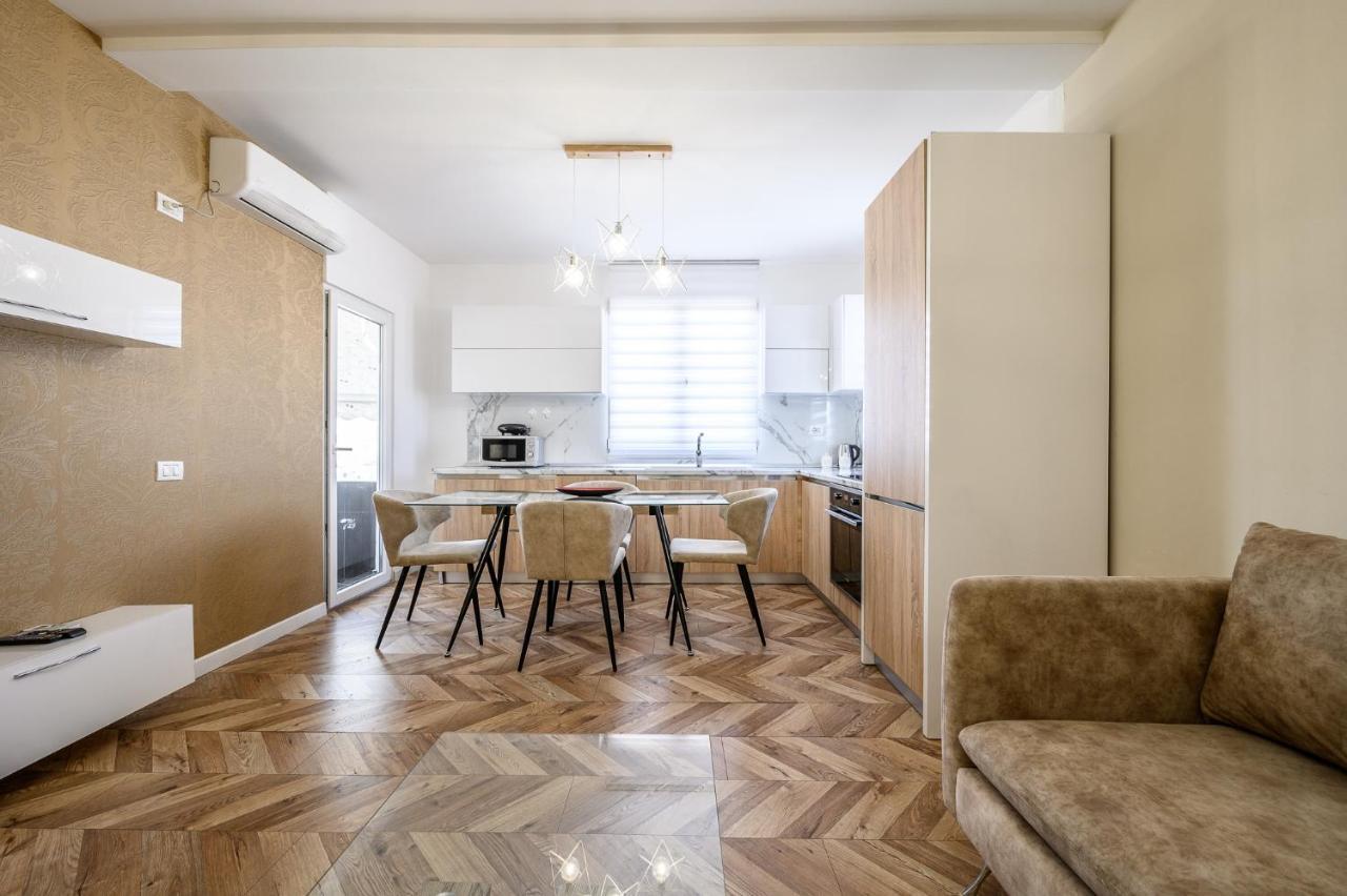Miku Apartments-Luxury City View At Wilson Square Тирана Экстерьер фото