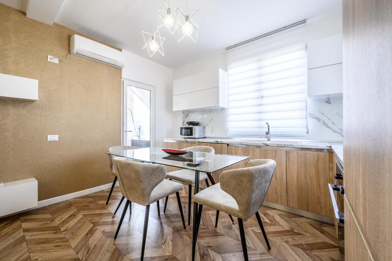 Miku Apartments-Luxury City View At Wilson Square Тирана Экстерьер фото