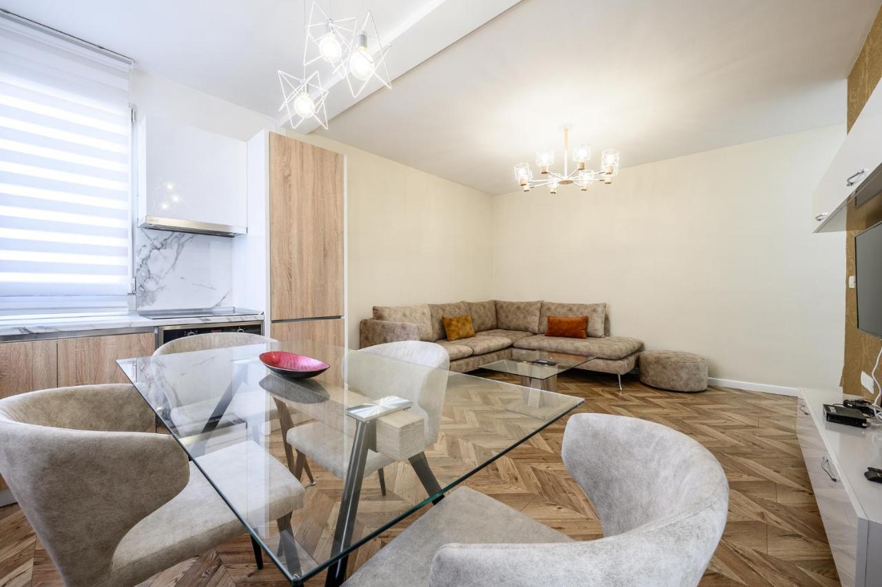 Miku Apartments-Luxury City View At Wilson Square Тирана Экстерьер фото