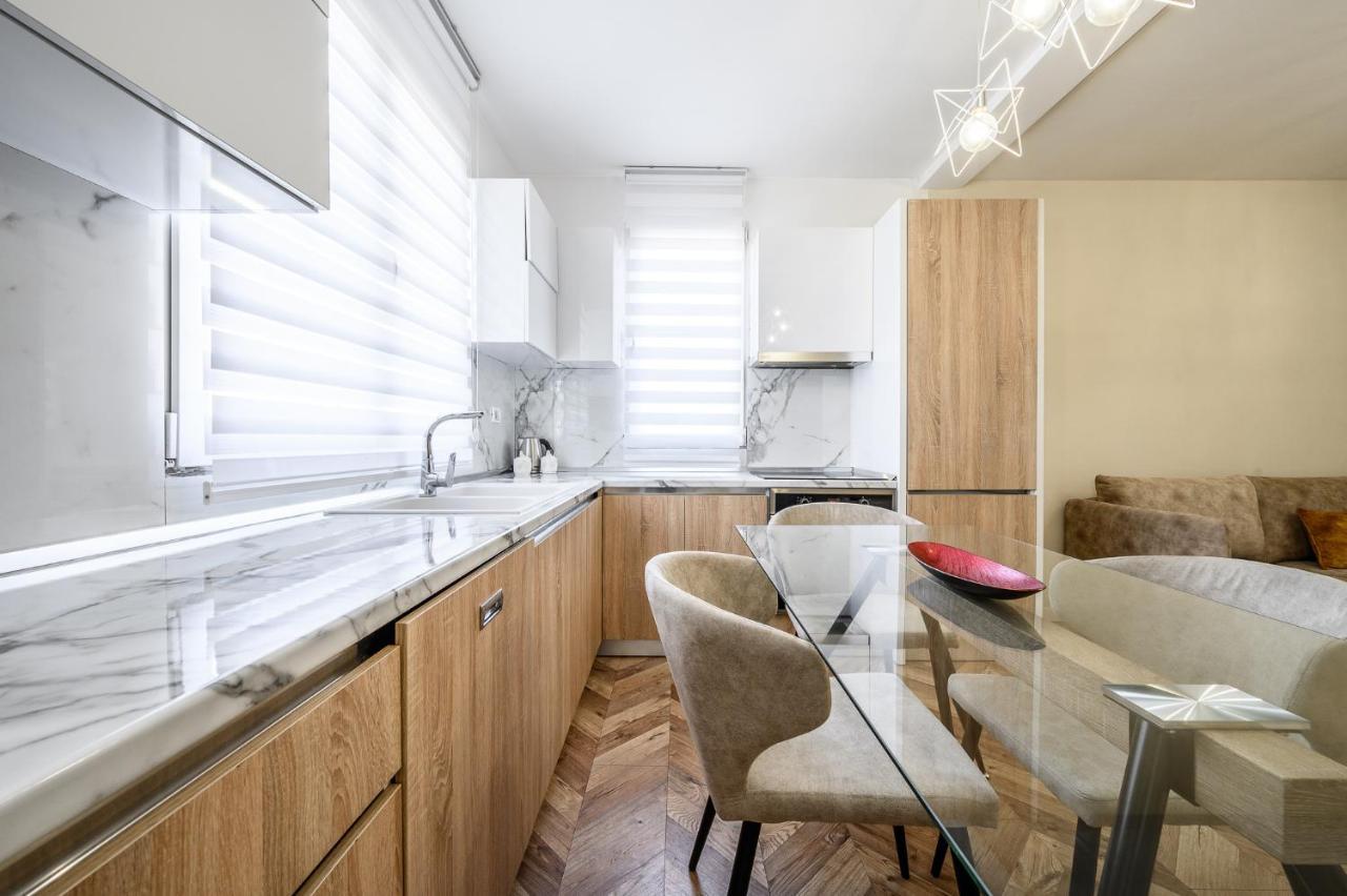 Miku Apartments-Luxury City View At Wilson Square Тирана Экстерьер фото