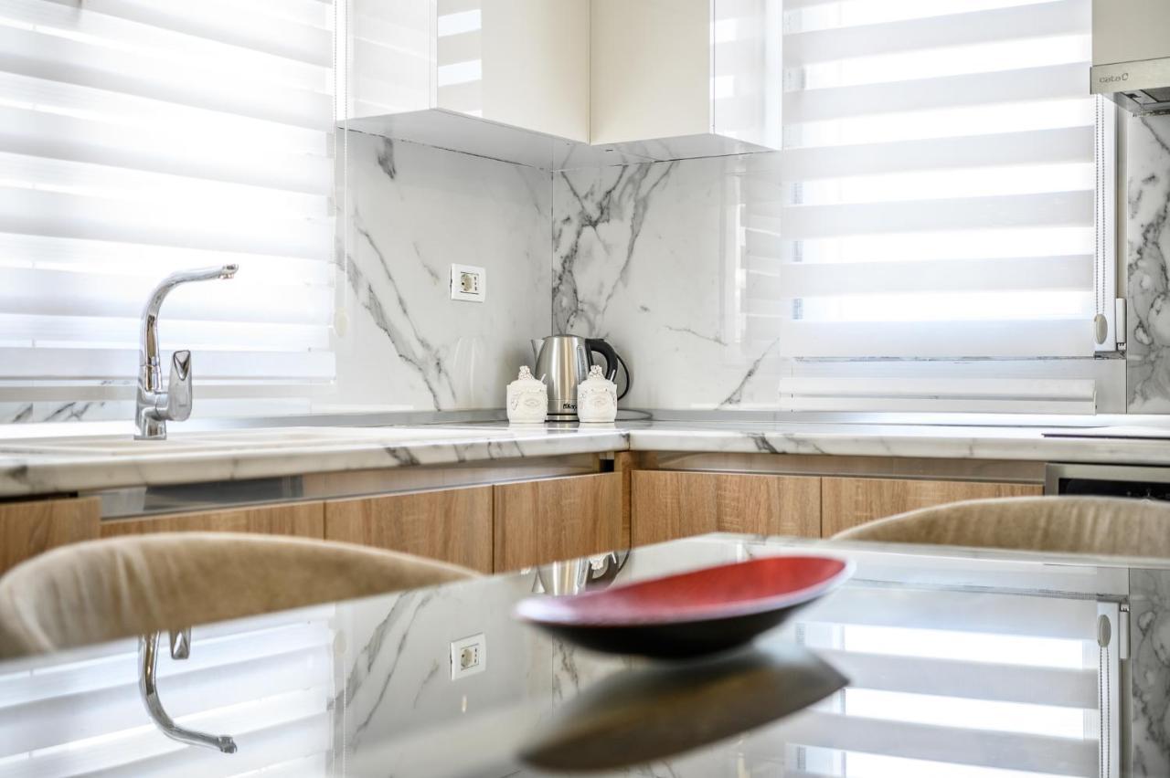 Miku Apartments-Luxury City View At Wilson Square Тирана Экстерьер фото