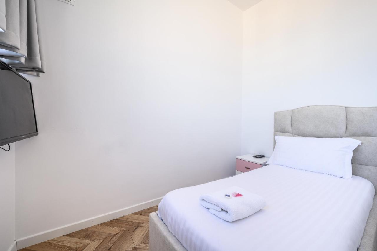 Miku Apartments-Luxury City View At Wilson Square Тирана Экстерьер фото