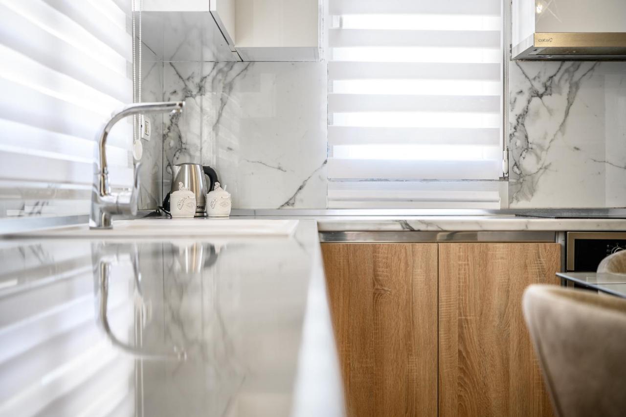 Miku Apartments-Luxury City View At Wilson Square Тирана Экстерьер фото