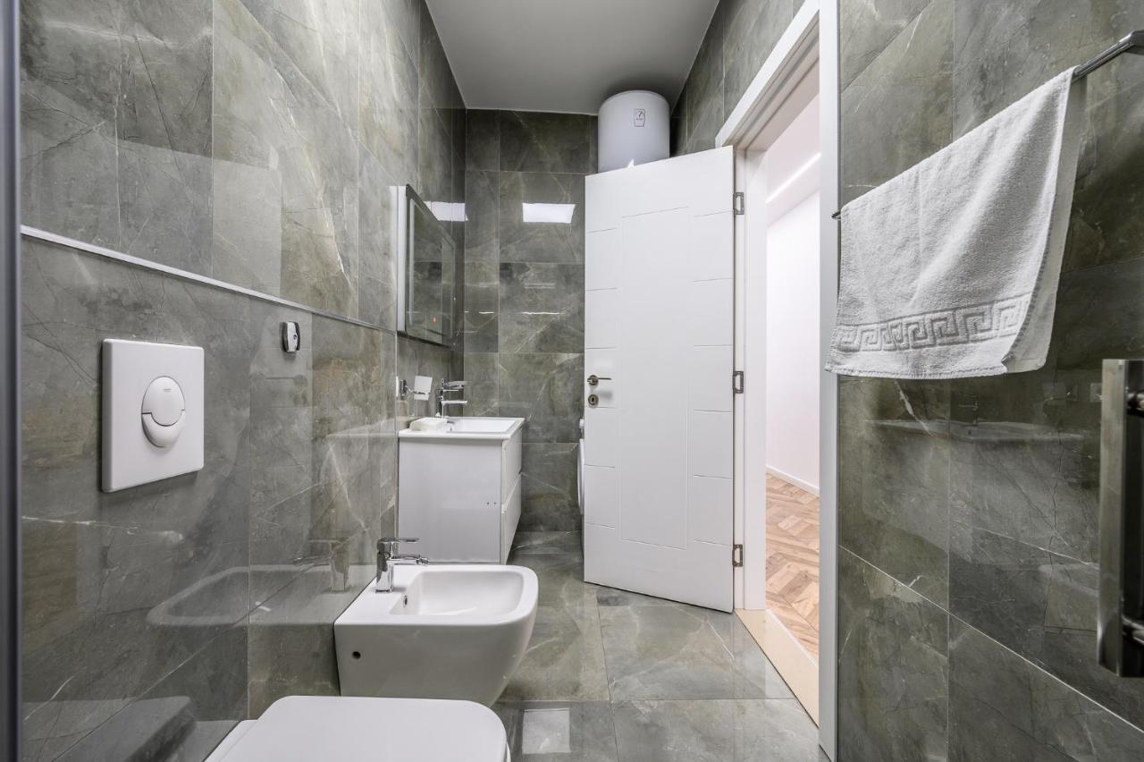 Miku Apartments-Luxury City View At Wilson Square Тирана Экстерьер фото