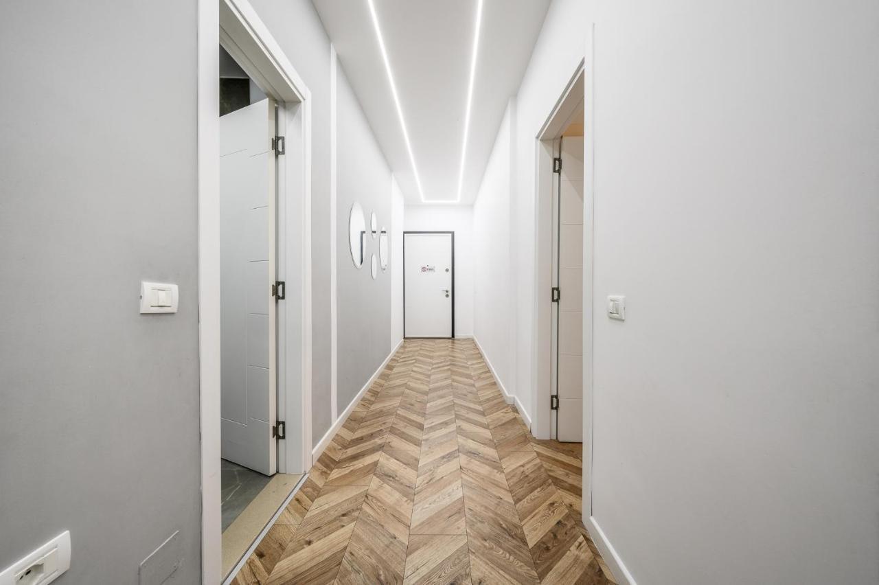Miku Apartments-Luxury City View At Wilson Square Тирана Экстерьер фото