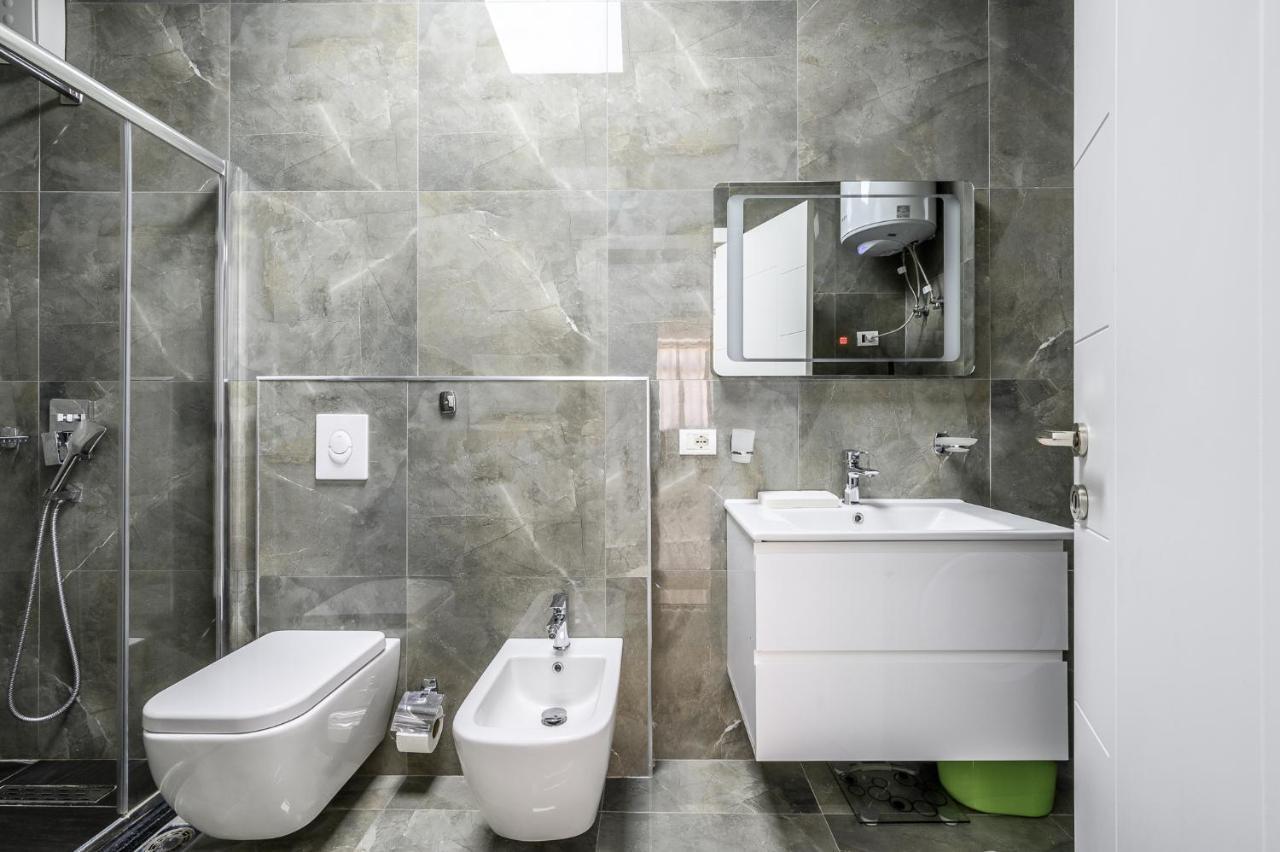 Miku Apartments-Luxury City View At Wilson Square Тирана Экстерьер фото
