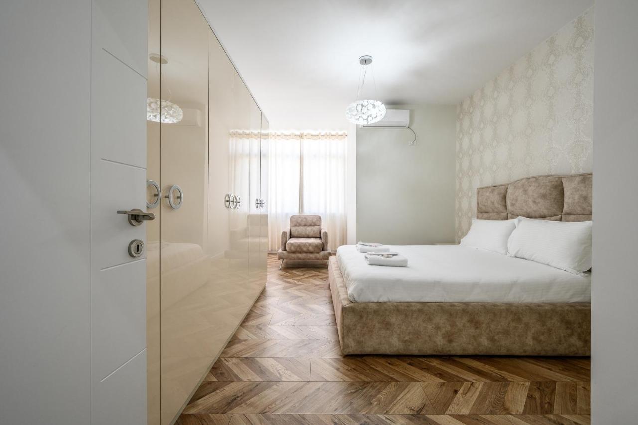 Miku Apartments-Luxury City View At Wilson Square Тирана Экстерьер фото