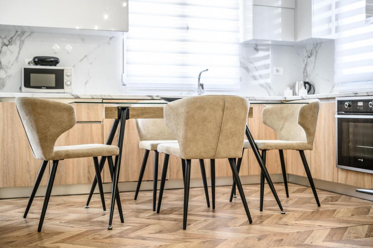Miku Apartments-Luxury City View At Wilson Square Тирана Экстерьер фото